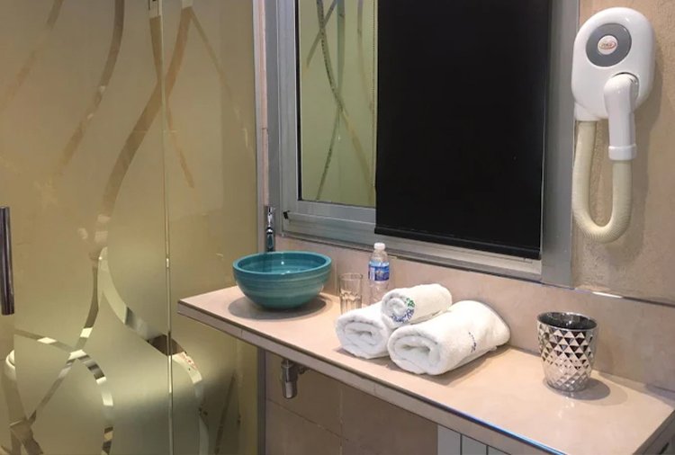 Habitación del hotel albergue transitorio Fenix en el barrio de Flores