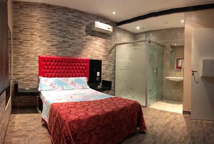 Habitación del hotel albergue transitorio Fenix en el barrio de Flores