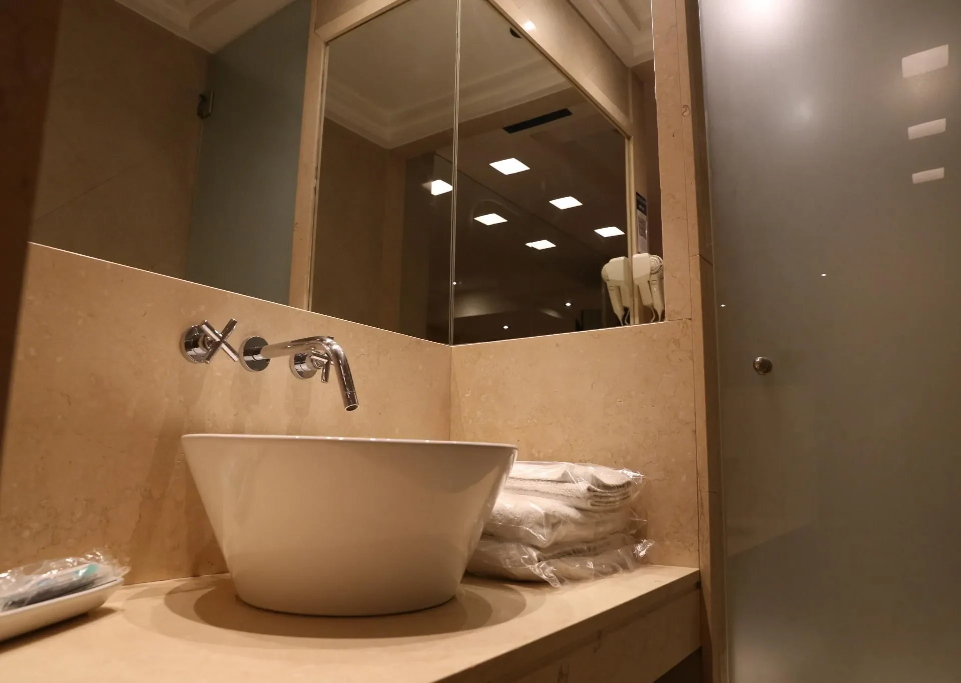 hotelnoya-guiadetelos-suiteejecutiva6