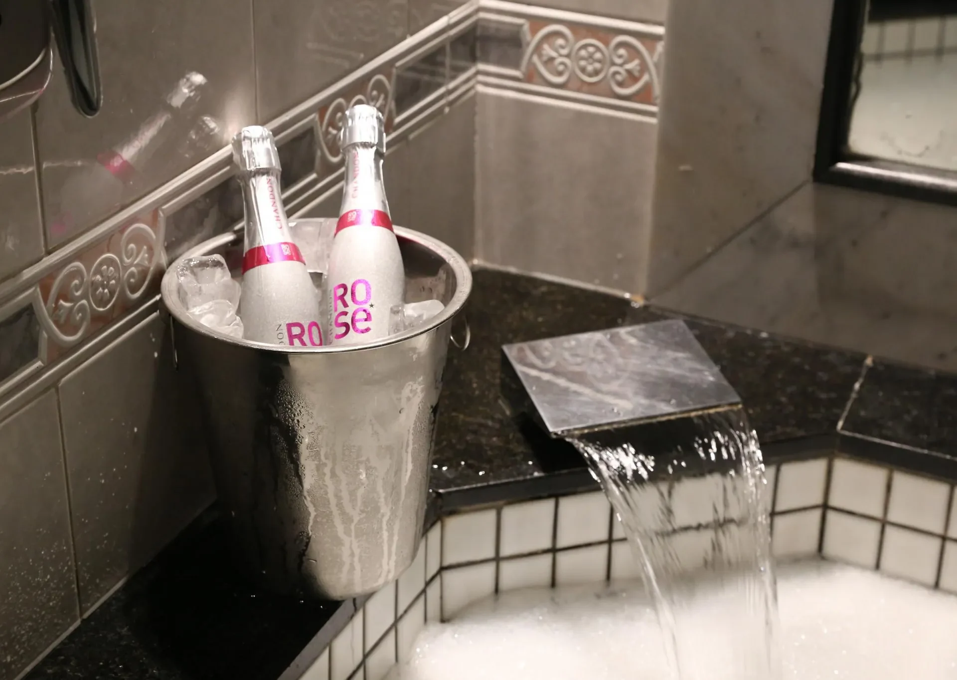 hotelnoya-guiadetelos-suitehidro3